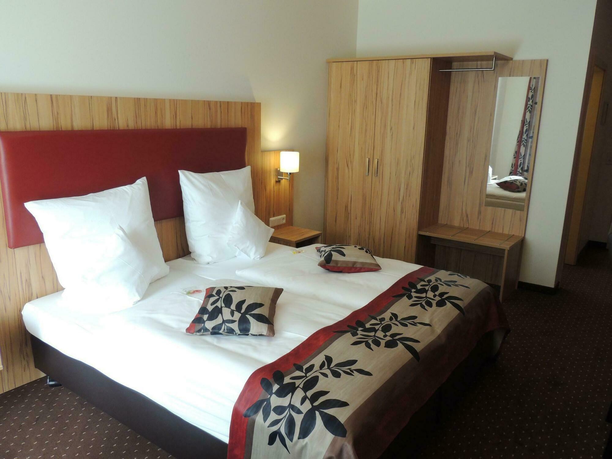 Hotel Sutter'S Landhaus Gensingen Zewnętrze zdjęcie